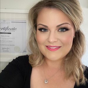 Meet your Posher, Hayley